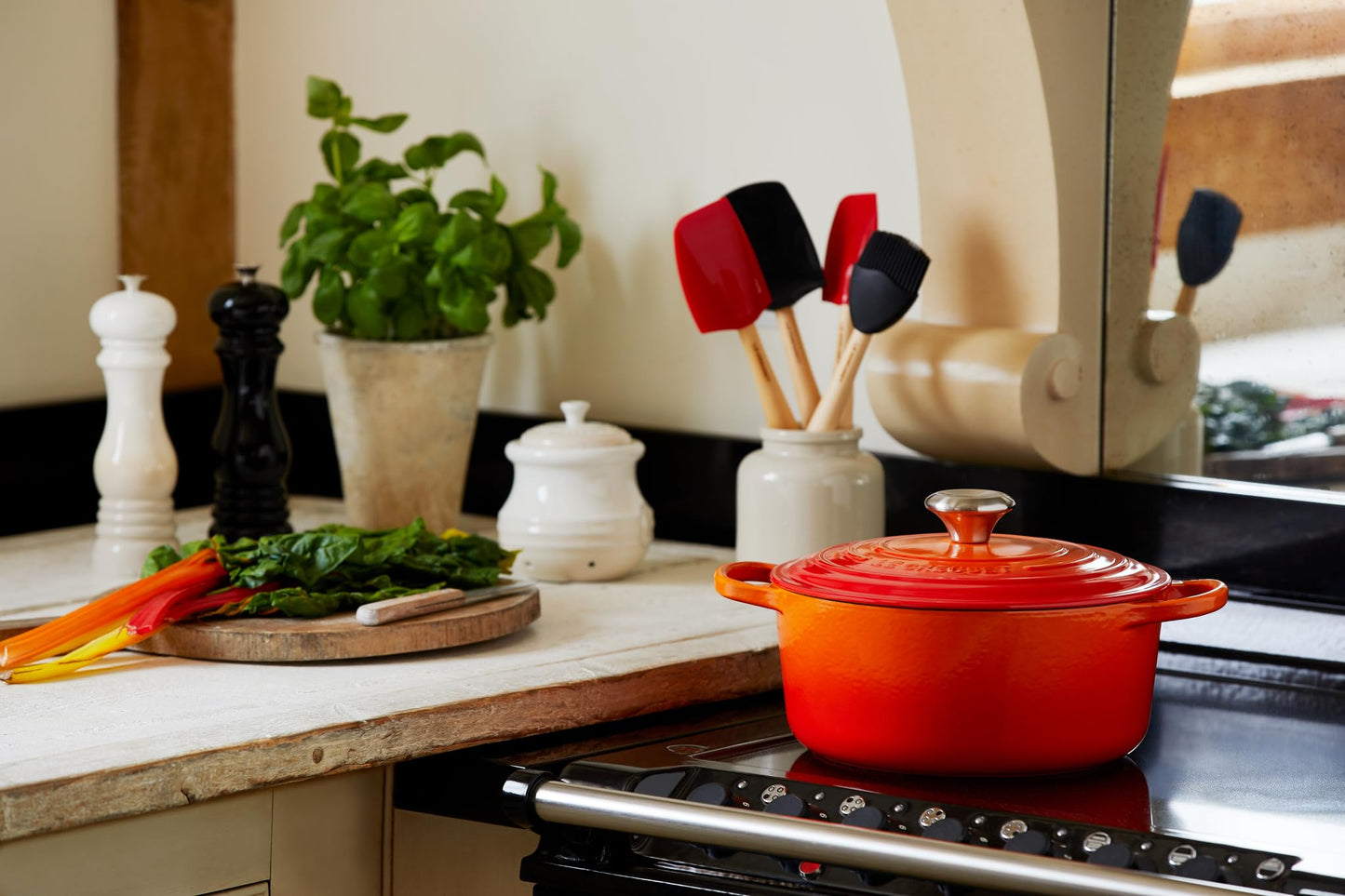 Le Creuset Signature Cast Iron Round Casserole, 26 cm, Volcanic