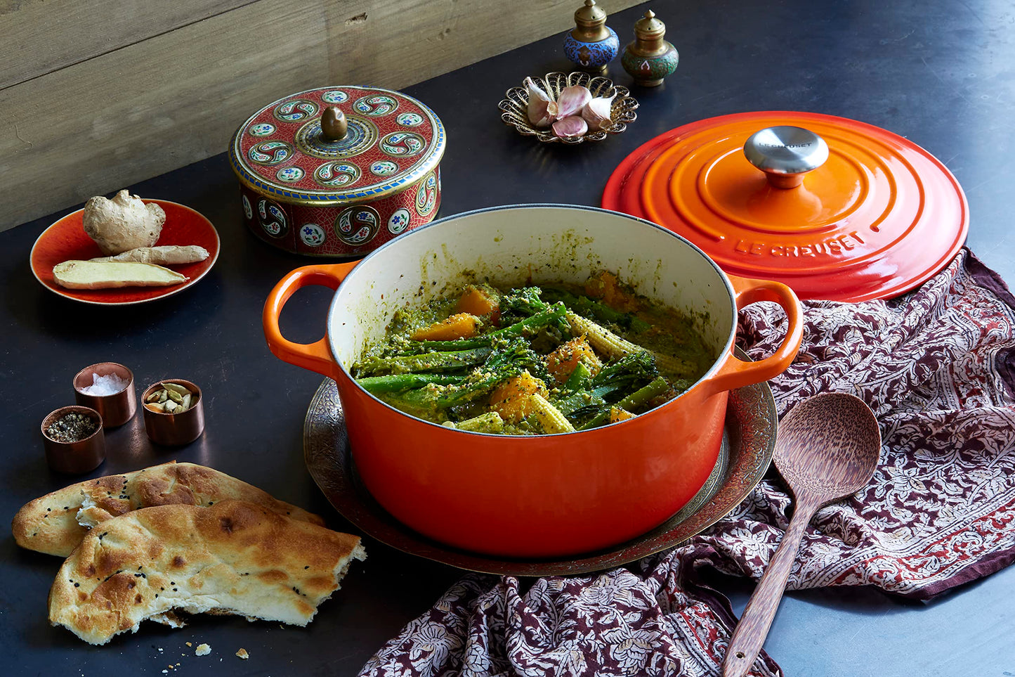 Le Creuset Signature Cast Iron Round Casserole, 26 cm, Volcanic
